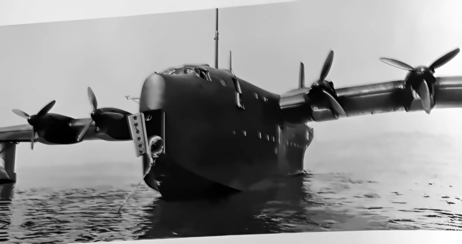 Ogromna sześciosilnikowa łódź latająca BV 238 na wodzie
