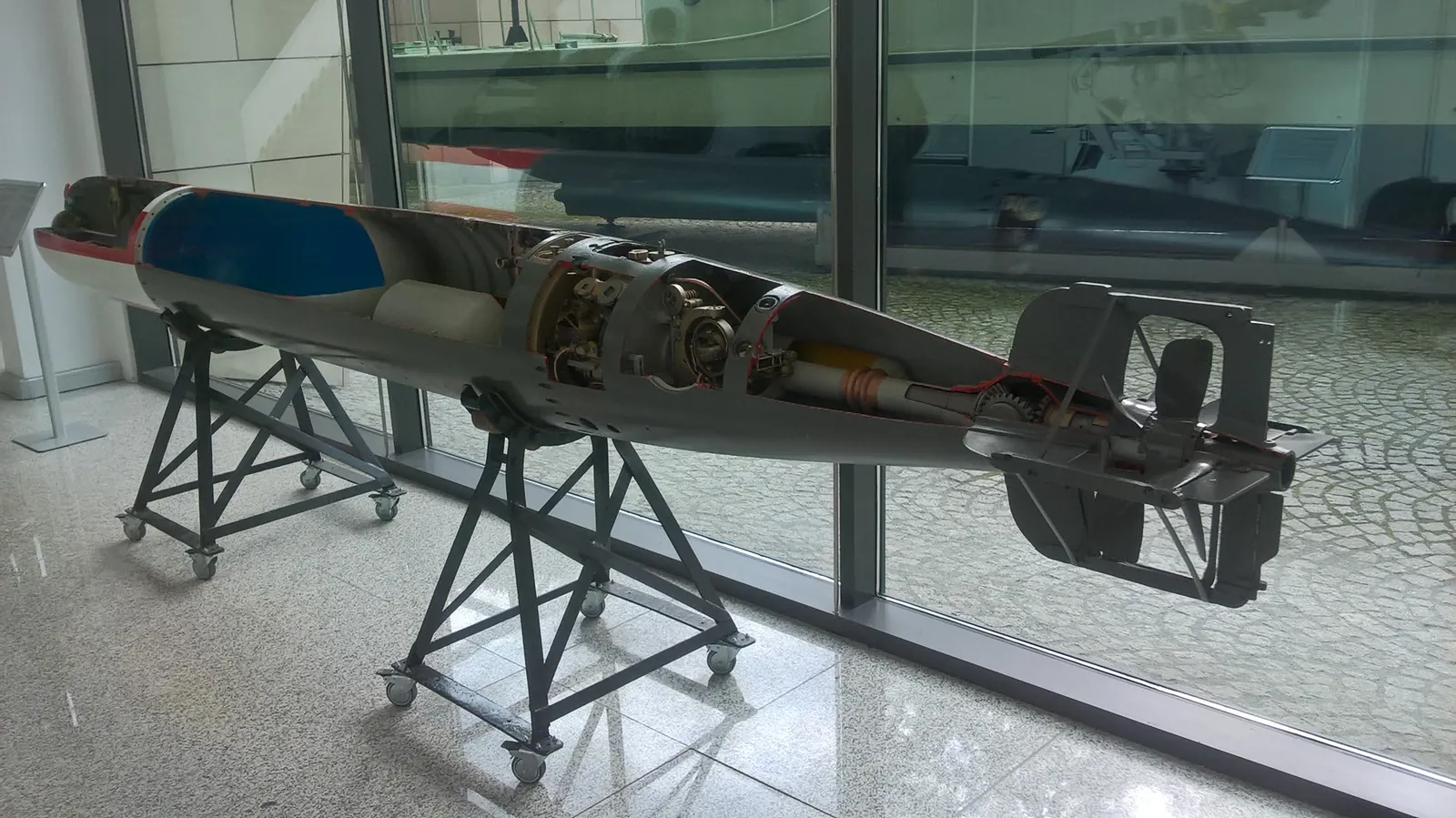 Torpeda lotnicza F5b (kaliber 450 mm) w Muzeum Marynarki Wojennej w Gdyni, 2017